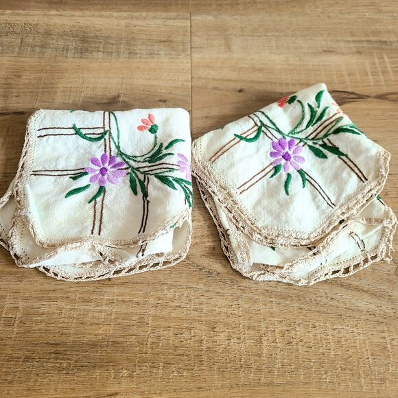 2 vintage linen napkins with floral embroidery. 10'' x 10 ''. Vintage tapestry. - Picture 6 of 7